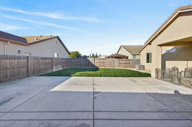 1720 Bedrock Ct, Plumas Lake, CA 95961