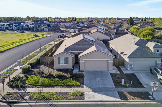 1720 Bedrock Ct, Plumas Lake, CA 95961