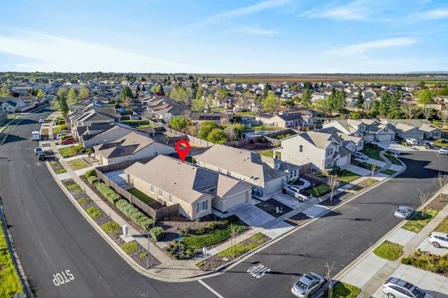 1720 Bedrock Ct, Plumas Lake, CA 95961