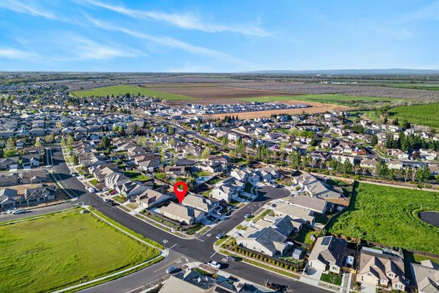 1720 Bedrock Ct, Plumas Lake, CA 95961