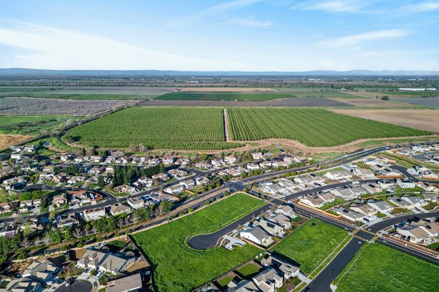 1720 Bedrock Ct, Plumas Lake, CA 95961