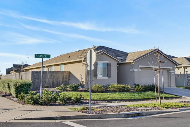 1720 Bedrock Ct, Plumas Lake, CA 95961