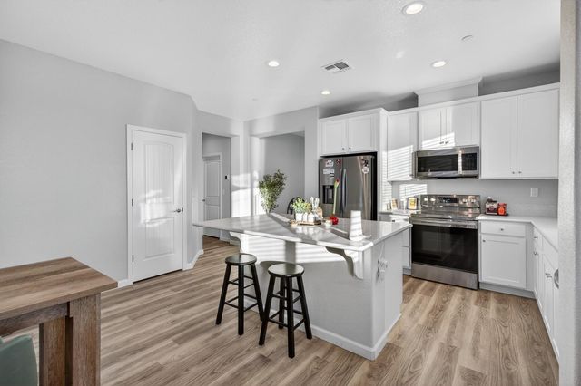 1720 Bedrock Ct, Plumas Lake, CA 95961