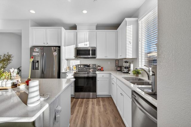 1720 Bedrock Ct, Plumas Lake, CA 95961