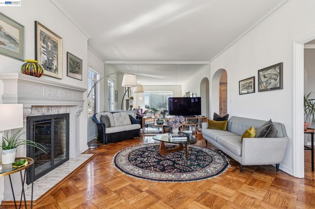 492 Staten Ave 1002, Oakland, CA 94610