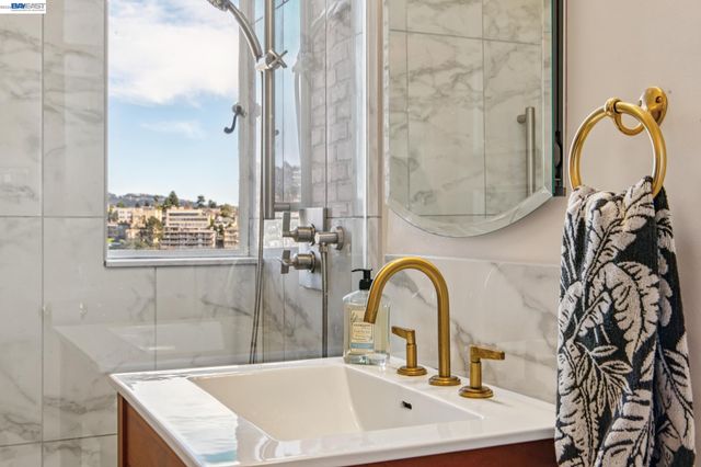 492 Staten Ave 1002, Oakland, CA 94610