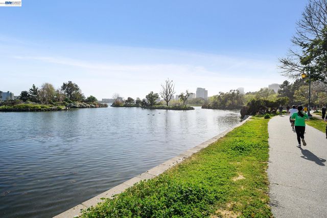 492 Staten Ave 1002, Oakland, CA 94610