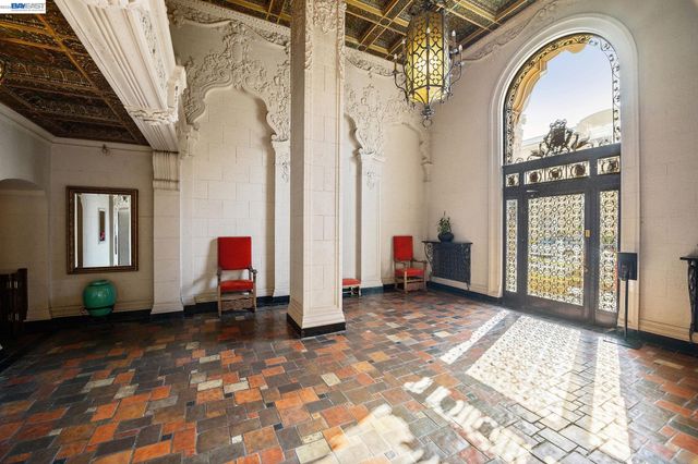 492 Staten Ave 1002, Oakland, CA 94610