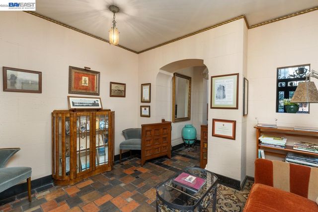 492 Staten Ave 1002, Oakland, CA 94610