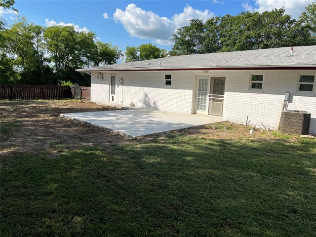 110 Circle Drive, Point, TX 75472