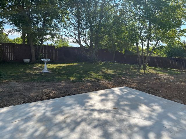 110 Circle Drive, Point, TX 75472
