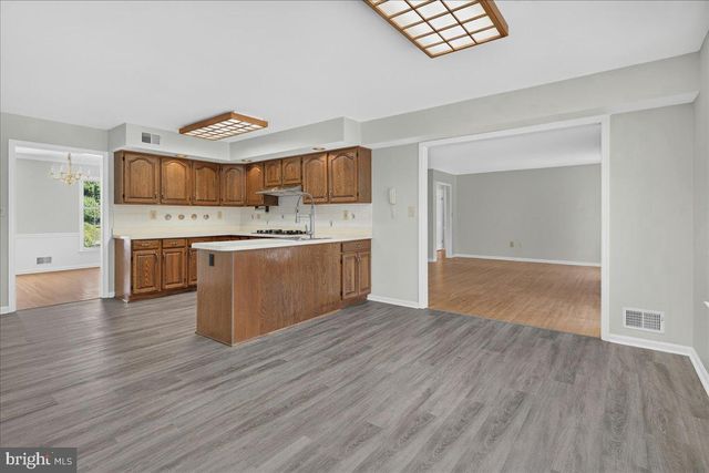 17 HUNTINGTON DR, Princeton Junction, NJ 08550