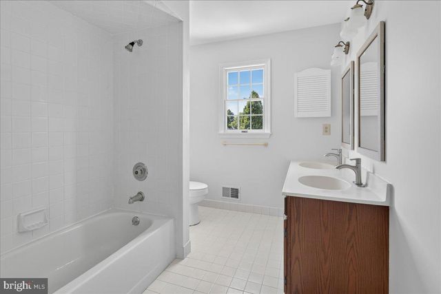17 HUNTINGTON DR, Princeton Junction, NJ 08550