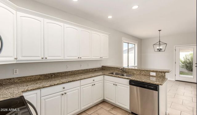711 S PAUSTIAN Circle, Apache Junction, AZ 85120