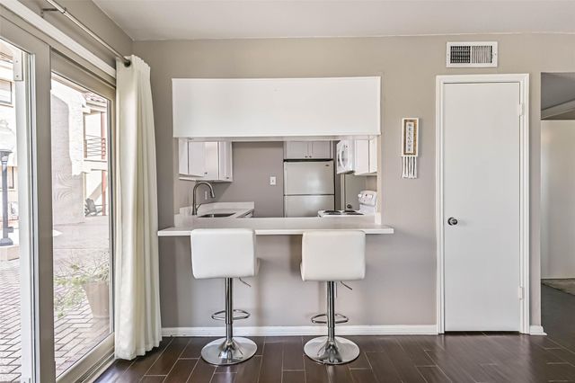 7312 Seawall Boulevard 112, Galveston, TX 77551