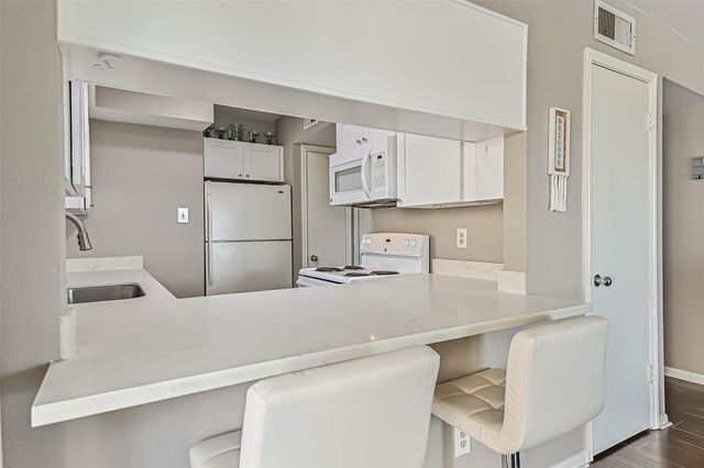 7312 Seawall Boulevard 112, Galveston, TX 77551