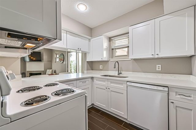 7312 Seawall Boulevard 112, Galveston, TX 77551