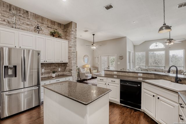 8330 Magdalena Run, Helotes, TX 78023