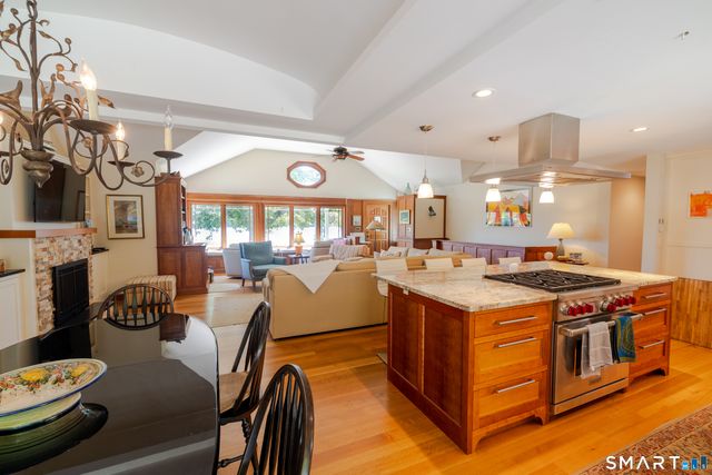 901 River Road, Groton, CT 06355