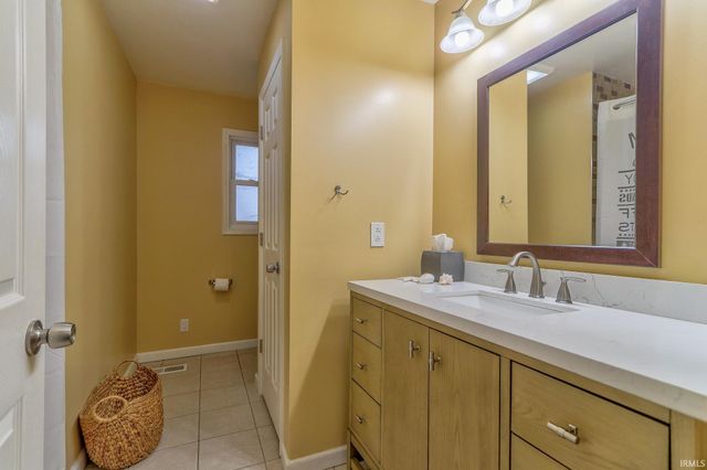 11316 Bayview Court, Evansville, IN 47712