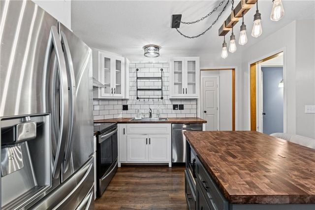 423 N Armstrong Street, Pleasant Hill, MO 64080
