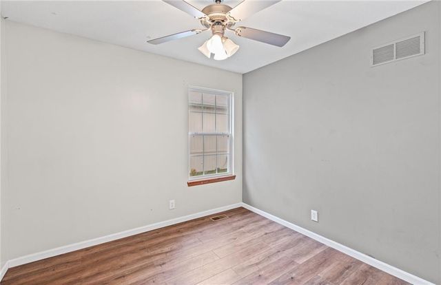 423 N Armstrong Street, Pleasant Hill, MO 64080