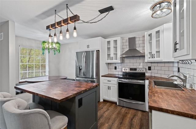 423 N Armstrong Street, Pleasant Hill, MO 64080