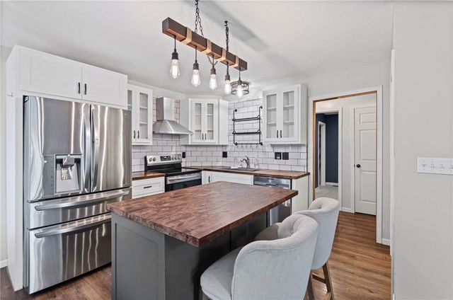 423 N Armstrong Street, Pleasant Hill, MO 64080