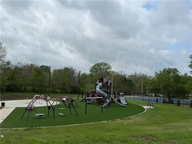 423 N Armstrong Street, Pleasant Hill, MO 64080