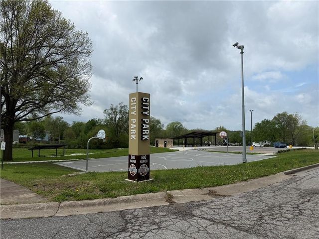 423 N Armstrong Street, Pleasant Hill, MO 64080