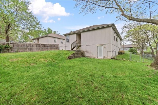 423 N Armstrong Street, Pleasant Hill, MO 64080
