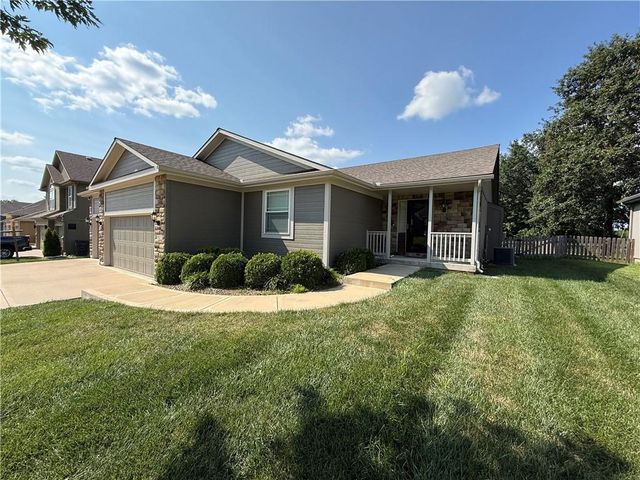 3817 SW Briarwood Oaks Drive, Blue Springs, MO 64015