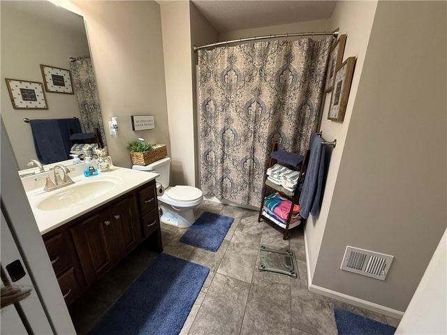3817 SW Briarwood Oaks Drive, Blue Springs, MO 64015