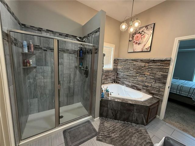3817 SW Briarwood Oaks Drive, Blue Springs, MO 64015