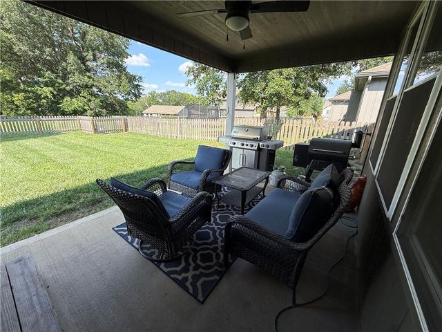 3817 SW Briarwood Oaks Drive, Blue Springs, MO 64015