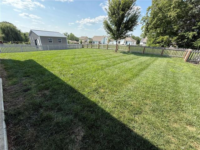3817 SW Briarwood Oaks Drive, Blue Springs, MO 64015