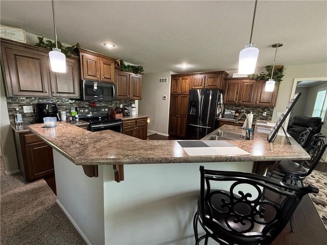 3817 SW Briarwood Oaks Drive, Blue Springs, MO 64015