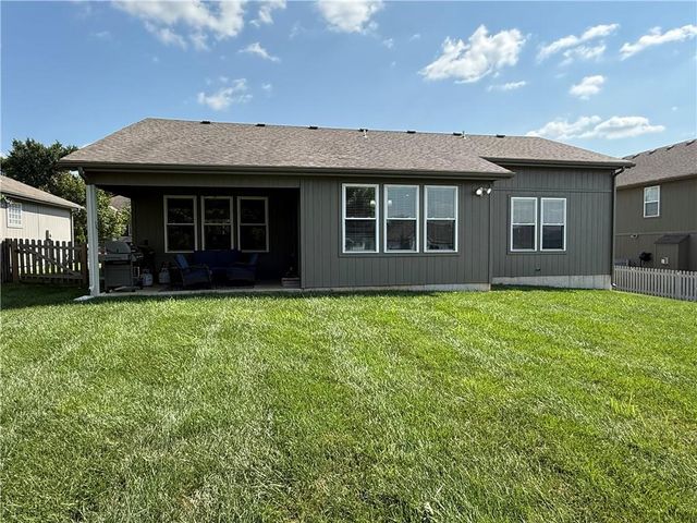 3817 SW Briarwood Oaks Drive, Blue Springs, MO 64015
