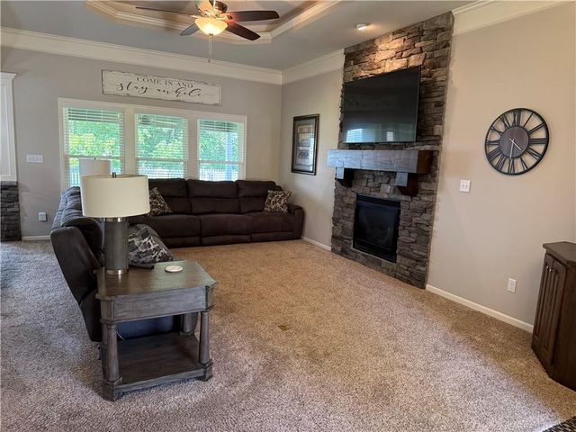 3817 SW Briarwood Oaks Drive, Blue Springs, MO 64015