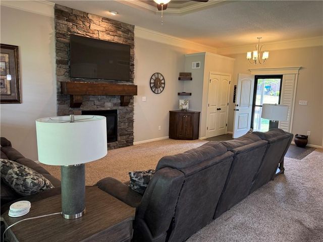 3817 SW Briarwood Oaks Drive, Blue Springs, MO 64015