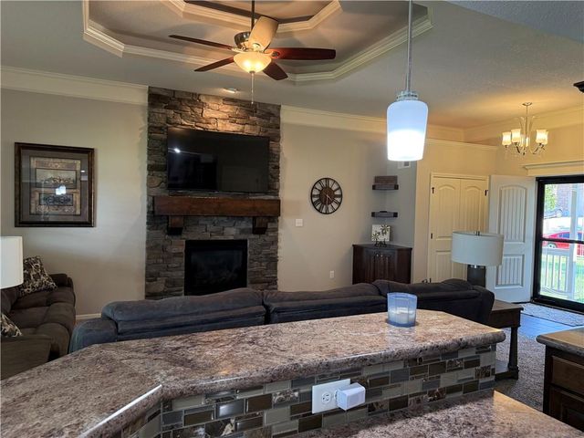 3817 SW Briarwood Oaks Drive, Blue Springs, MO 64015