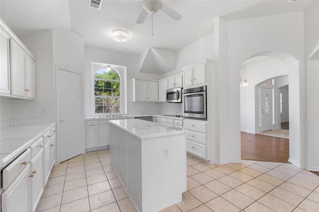 10609 Pineview Lane, Frisco, TX 75035