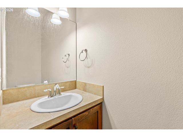 8648 Ne DELAMERE Way, Hillsboro, OR 97006