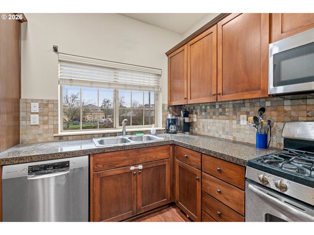 8648 Ne DELAMERE Way, Hillsboro, OR 97006