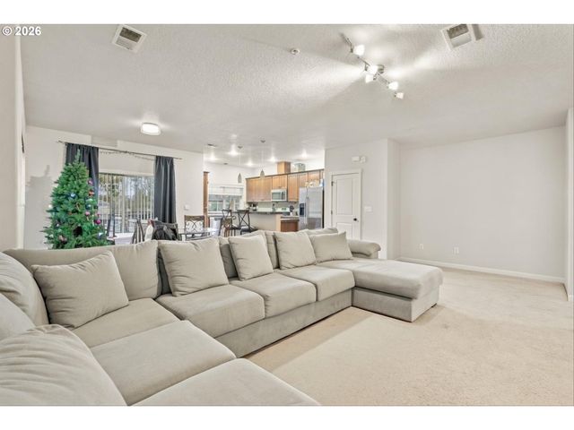 8648 Ne DELAMERE Way, Hillsboro, OR 97006