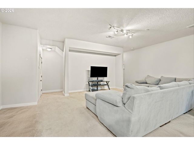 8648 Ne DELAMERE Way, Hillsboro, OR 97006