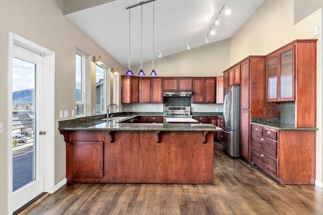 454 Elm Street, Phoenix, OR 97535