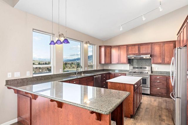 454 Elm Street, Phoenix, OR 97535