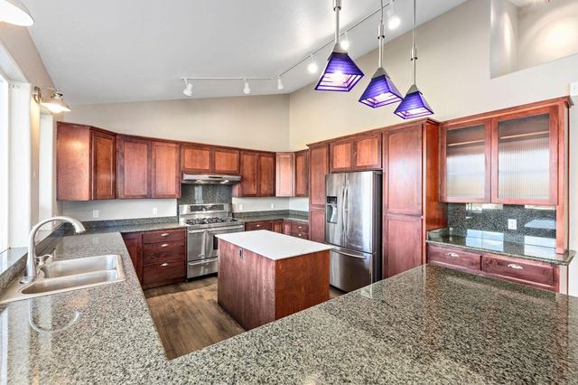454 Elm Street, Phoenix, OR 97535