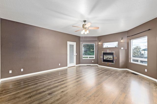 454 Elm Street, Phoenix, OR 97535